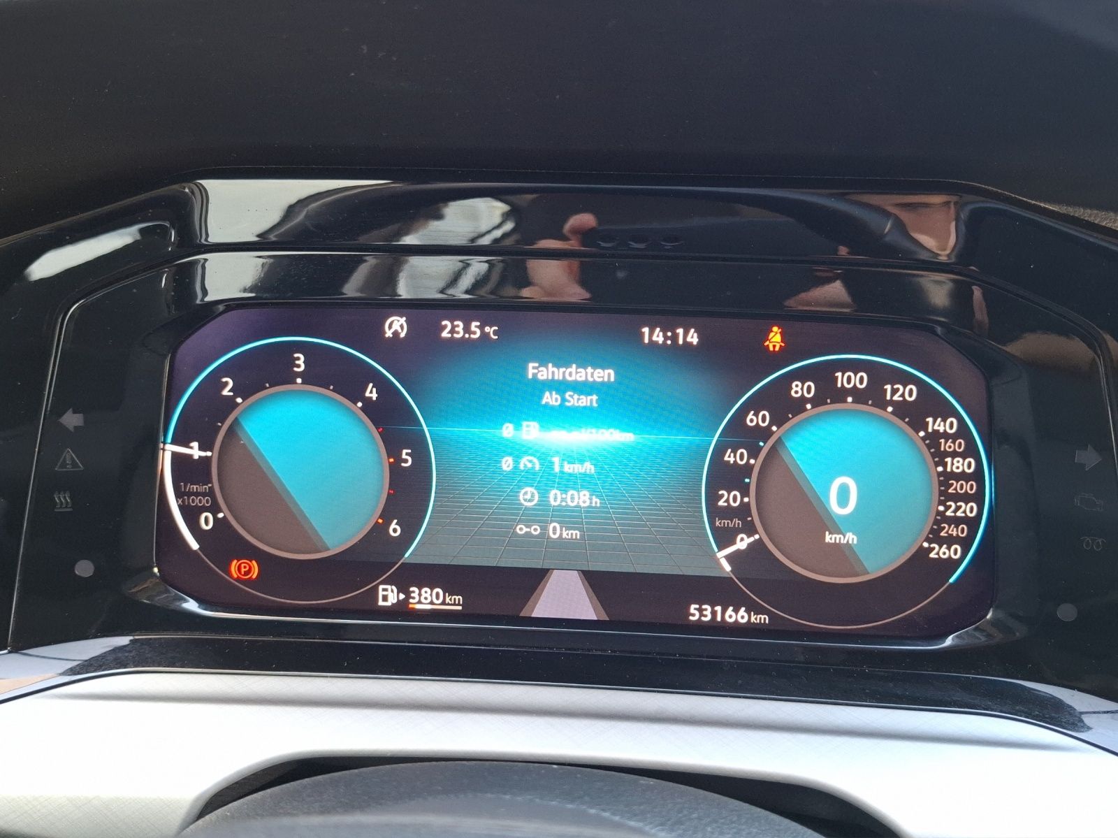 Fahrzeugabbildung Volkswagen Golf VIII Variant TDI Life LED CarPlay AID ACC P