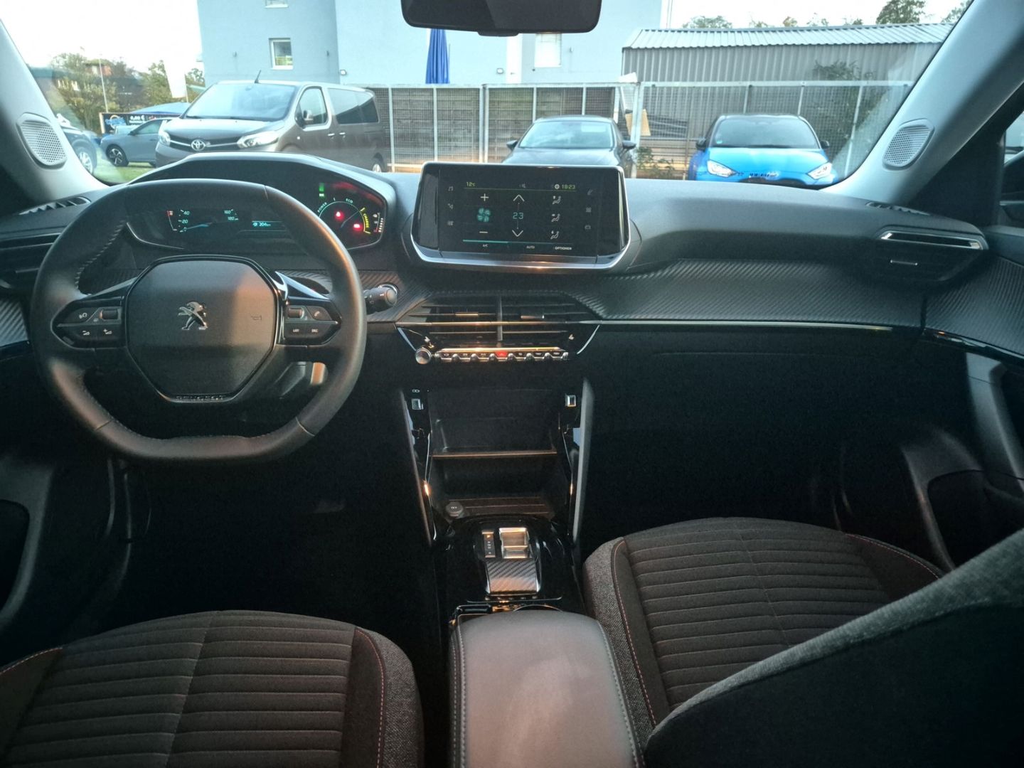 Fahrzeugabbildung Peugeot 2008 e- Active Klimaautom Fahrerprofil DAB SHZ S