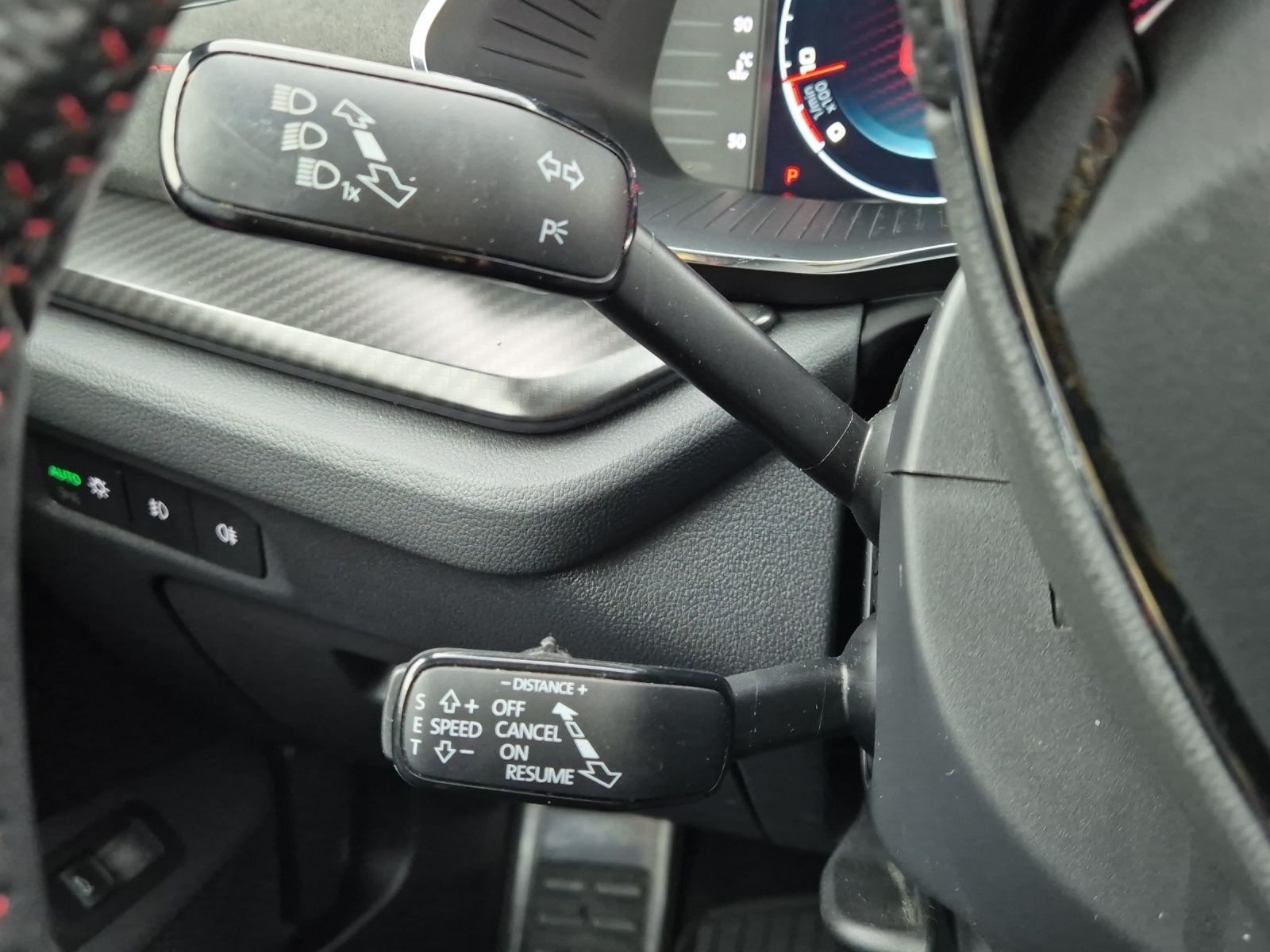 Fahrzeugabbildung SKODA Octavia Combi TDI RS DSG 4x4 Matri Navi AID HUD