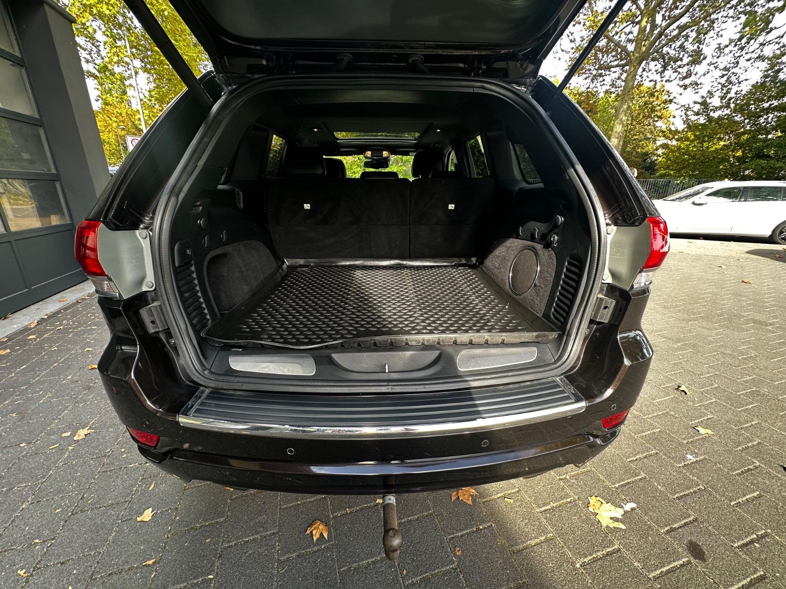 Jeep Grand Cherokee Overland 3.0 CRD V6 250 ch BVA 4x4 / Toit panoramique / Cuir Nappa ventilé / Alpine / Suspension pneumatique