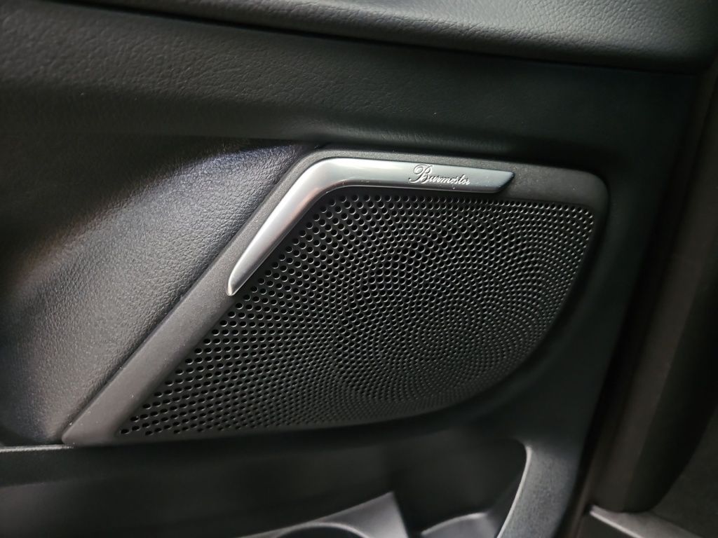 Fahrzeugabbildung Mercedes-Benz V 300 d AVG lang 7 Sitze STHZ DISTRONIC AHK SOUN