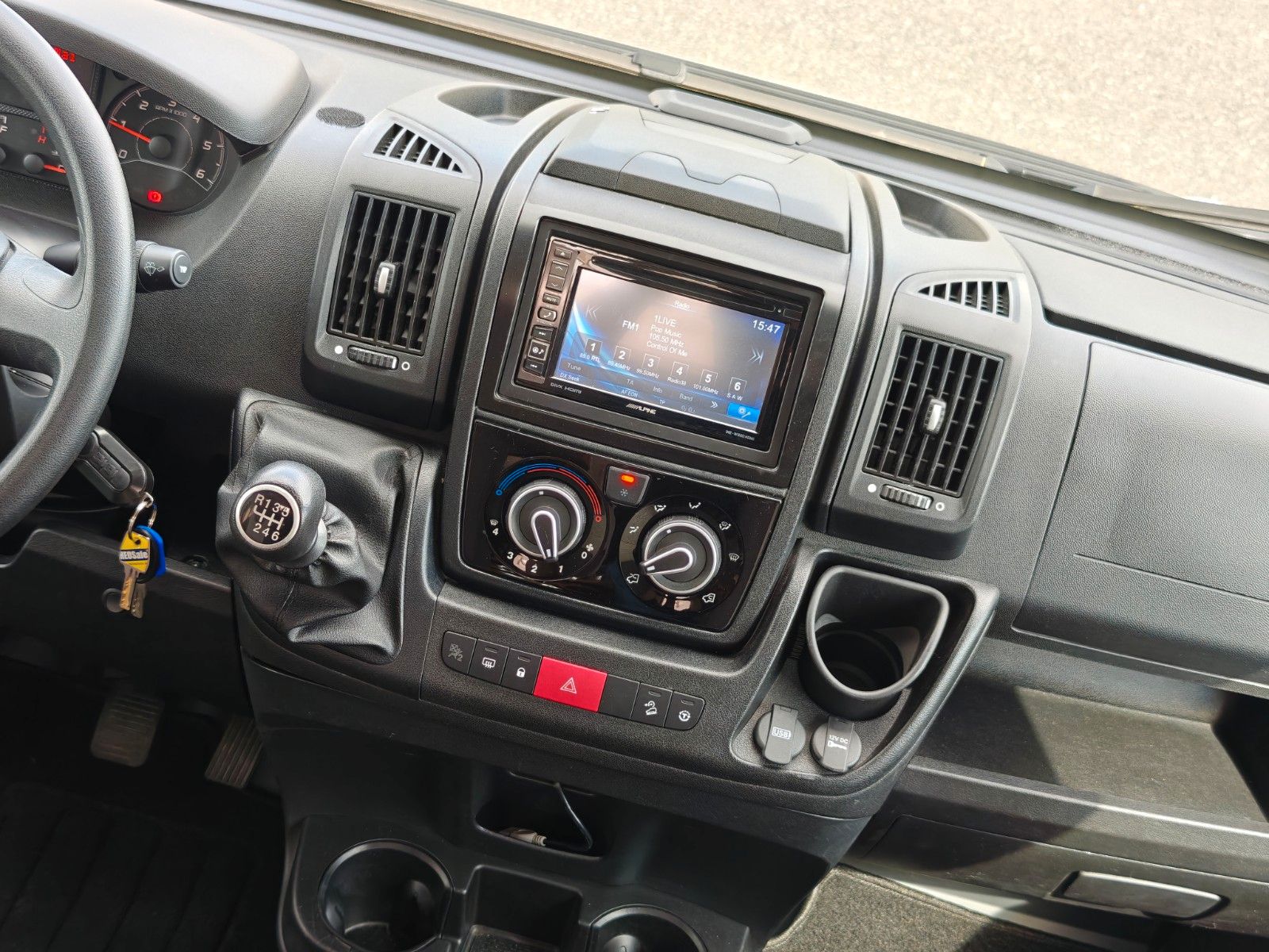 Fahrzeugabbildung HYMER / ERIBA / HYMERCAR Van 374 - Autom. SAT, TV, 2x Solar, DuoControl -