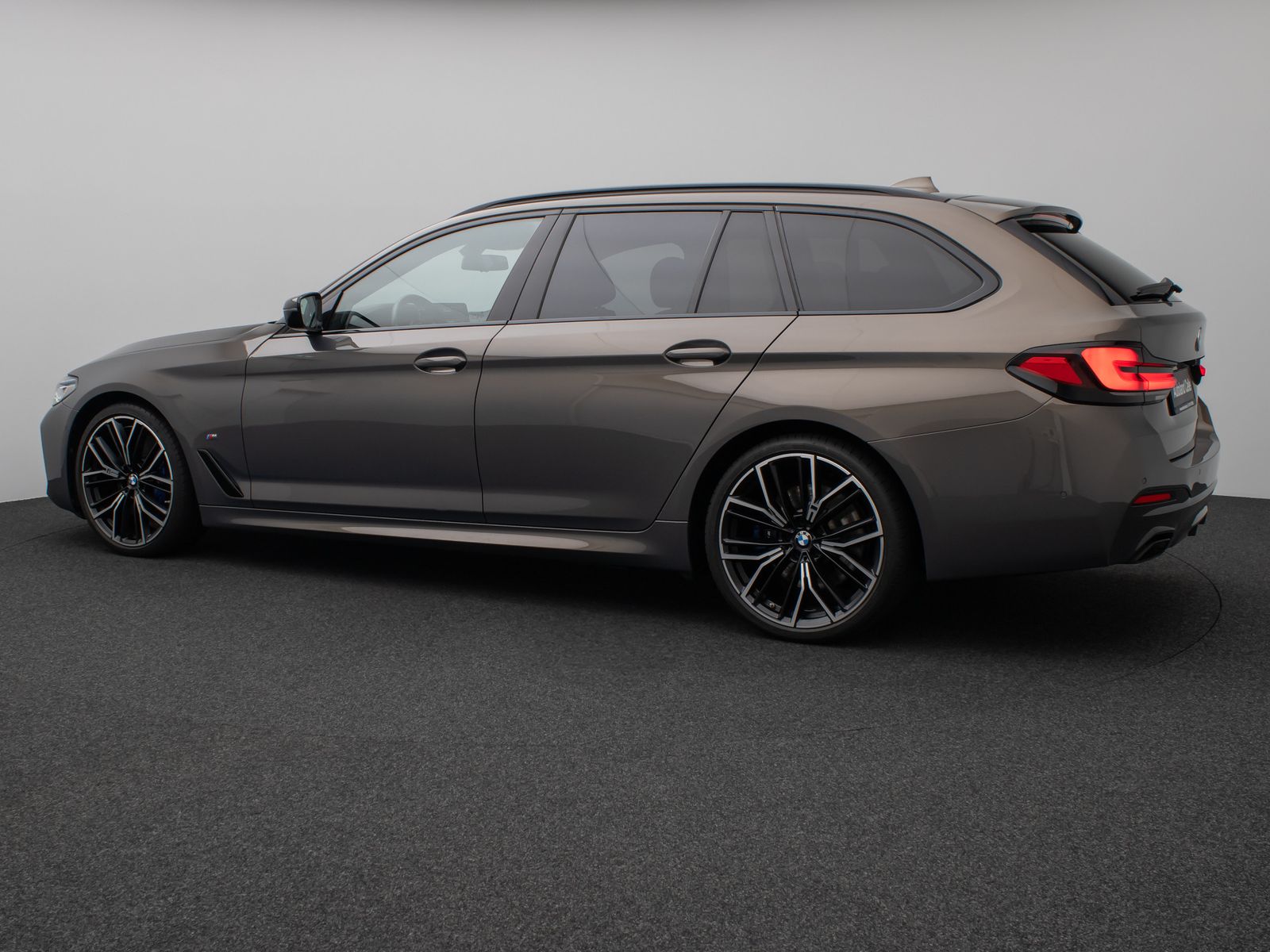 Fahrzeugabbildung BMW 530d xD M Sport Individual Panorama HUD 20Zoll