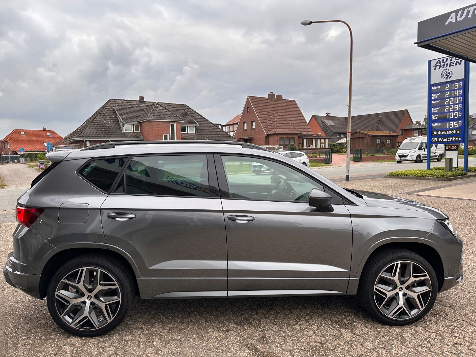 Fahrzeugabbildung SEAT Ateca FR 1.5 TSI DSG AHK/ACC/NAVI/LED/eHeck/SHZ