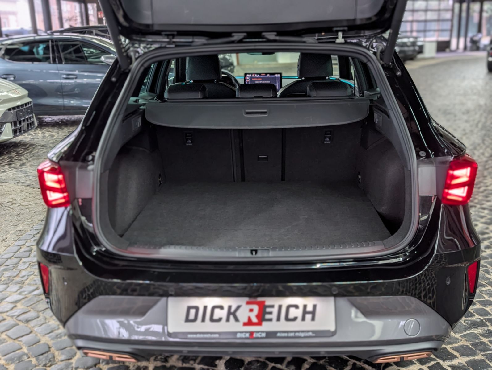 Fahrzeugabbildung CUPRA Leon 1.5 e-Hybrid PLUG-IN LED INTELIG-DRIVE EDGE