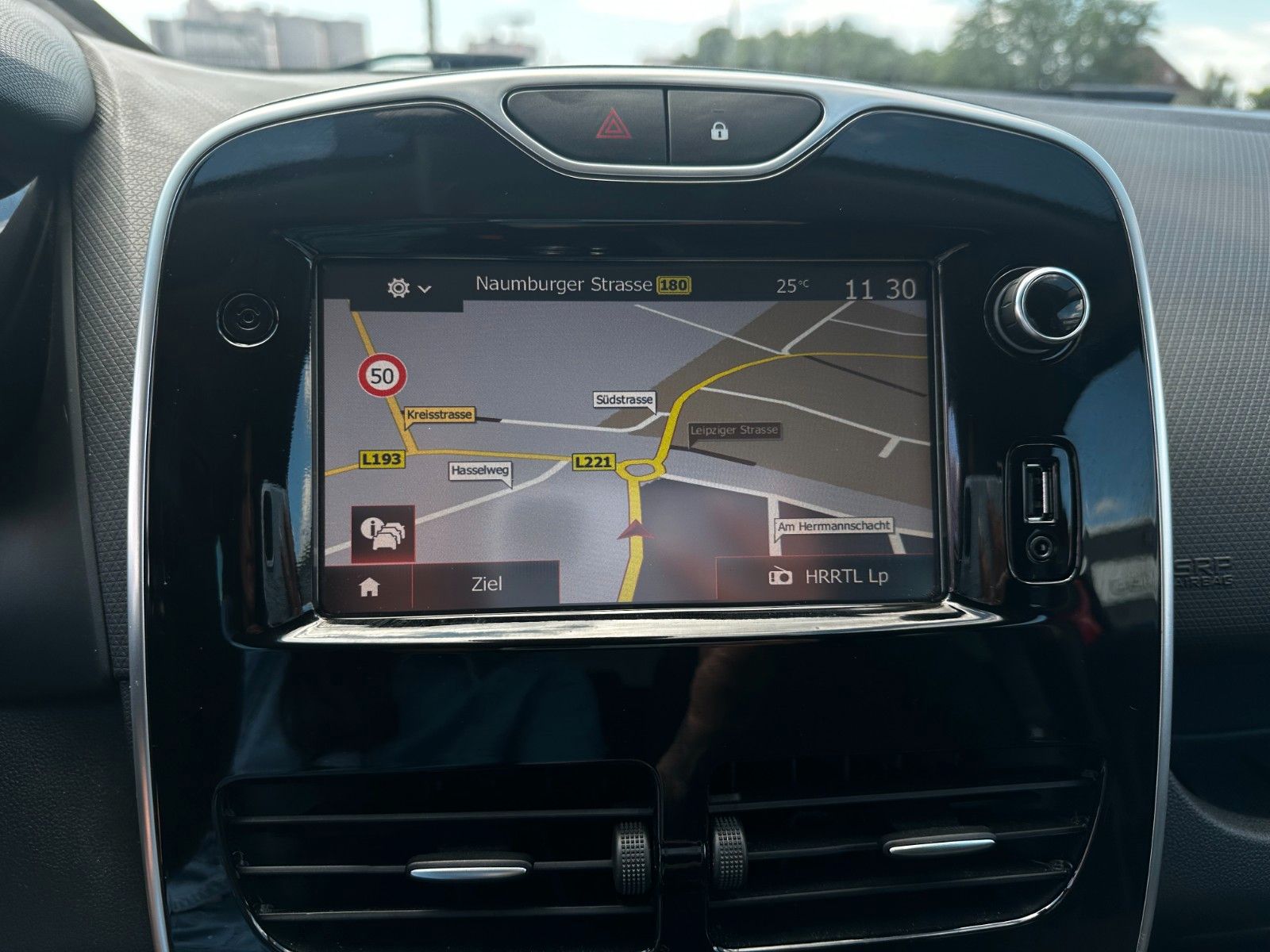 Fahrzeugabbildung Renault Clio IV Limited Klimaaut/ DAB/ ALU / Nav / TOP