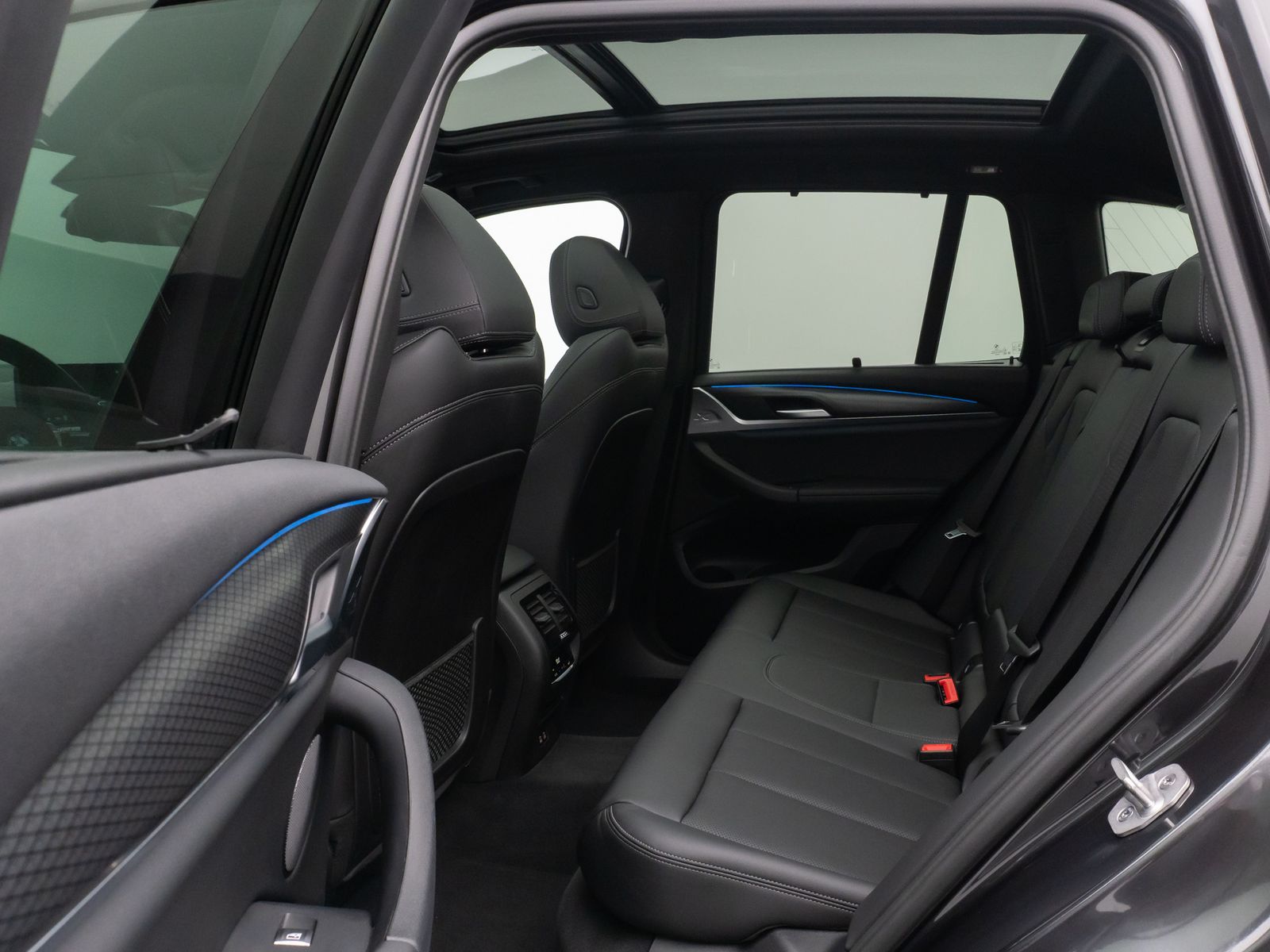 Fahrzeugabbildung BMW X3 xD30e M Sport Panorama Laser 360°HUD Komfort
