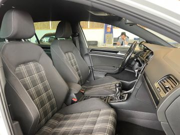 Volkswagen Golf VII Lim. GTD BMT *NAVI*SZHZ*PDC*BI-XENON*