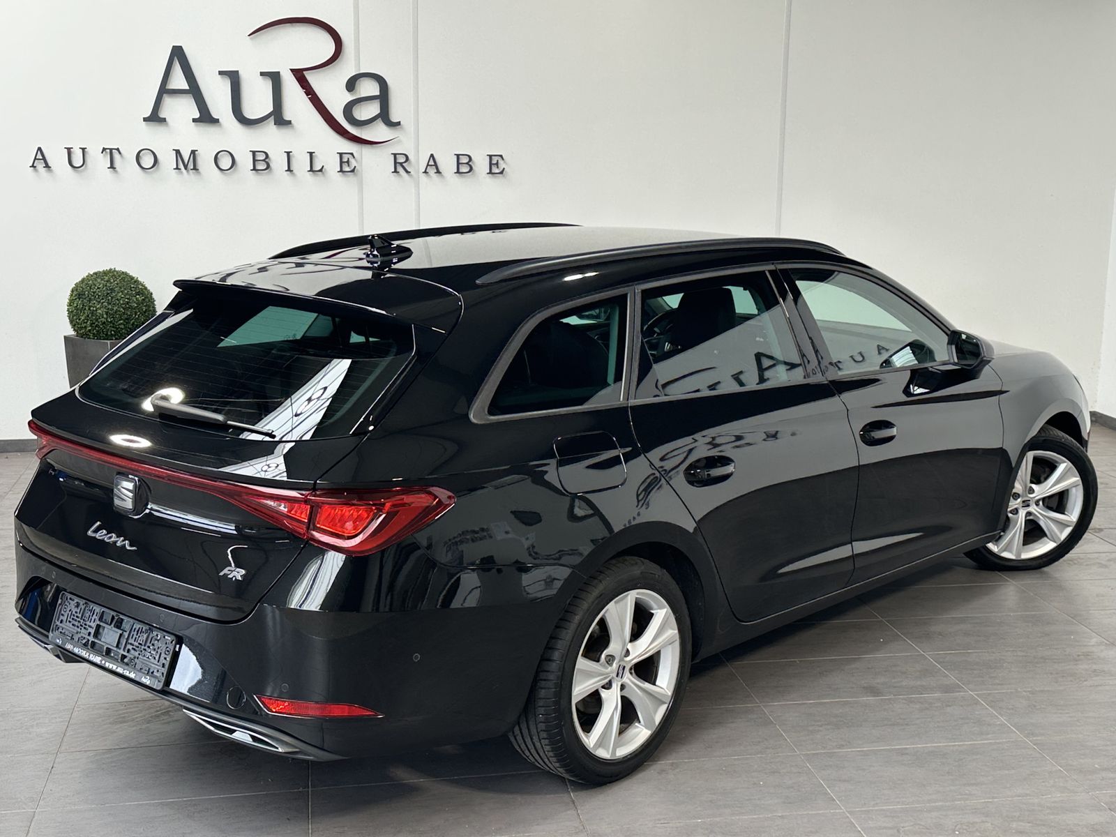Fahrzeugabbildung SEAT Leon ST 2.0 TDI DSG FR NAV+LED+VCOCK+SHZ+PARKASS