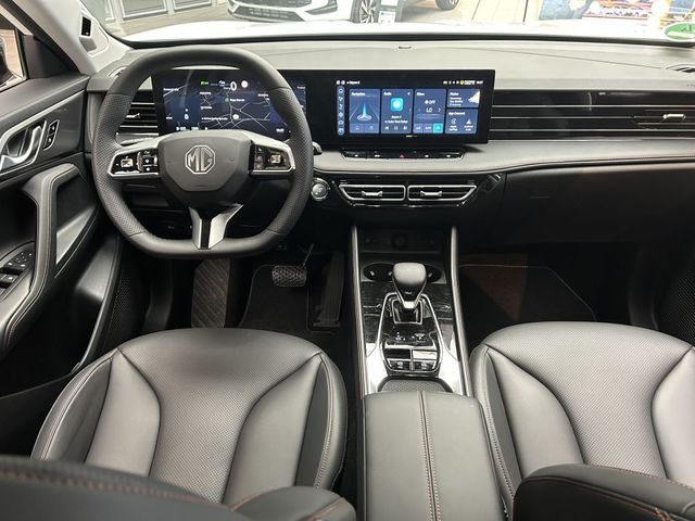 MG HS HEV Luxury