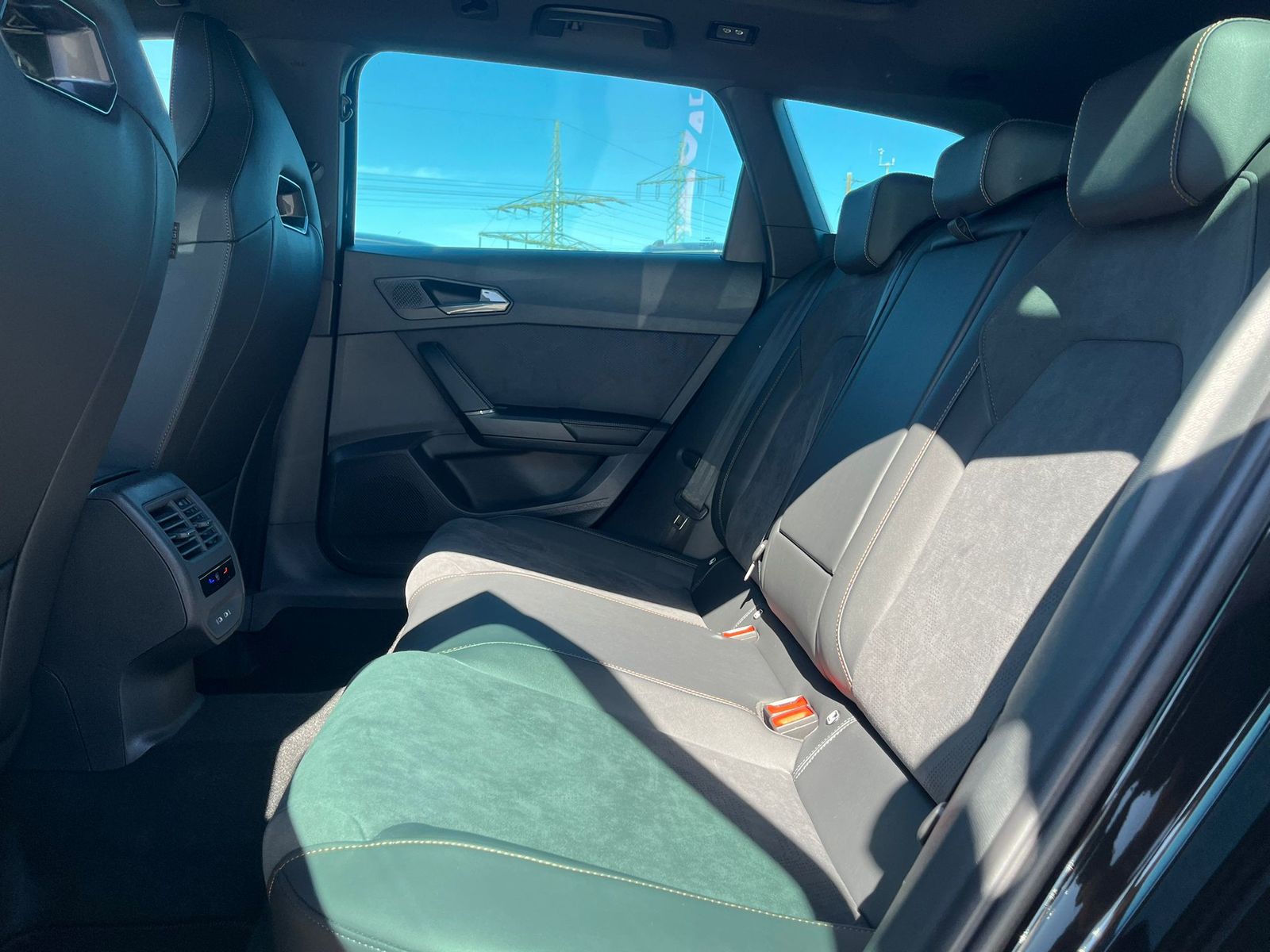 Fahrzeugabbildung CUPRA Leon 1.5 eTSI *PANO*ALCAN.*Drive2*ACC