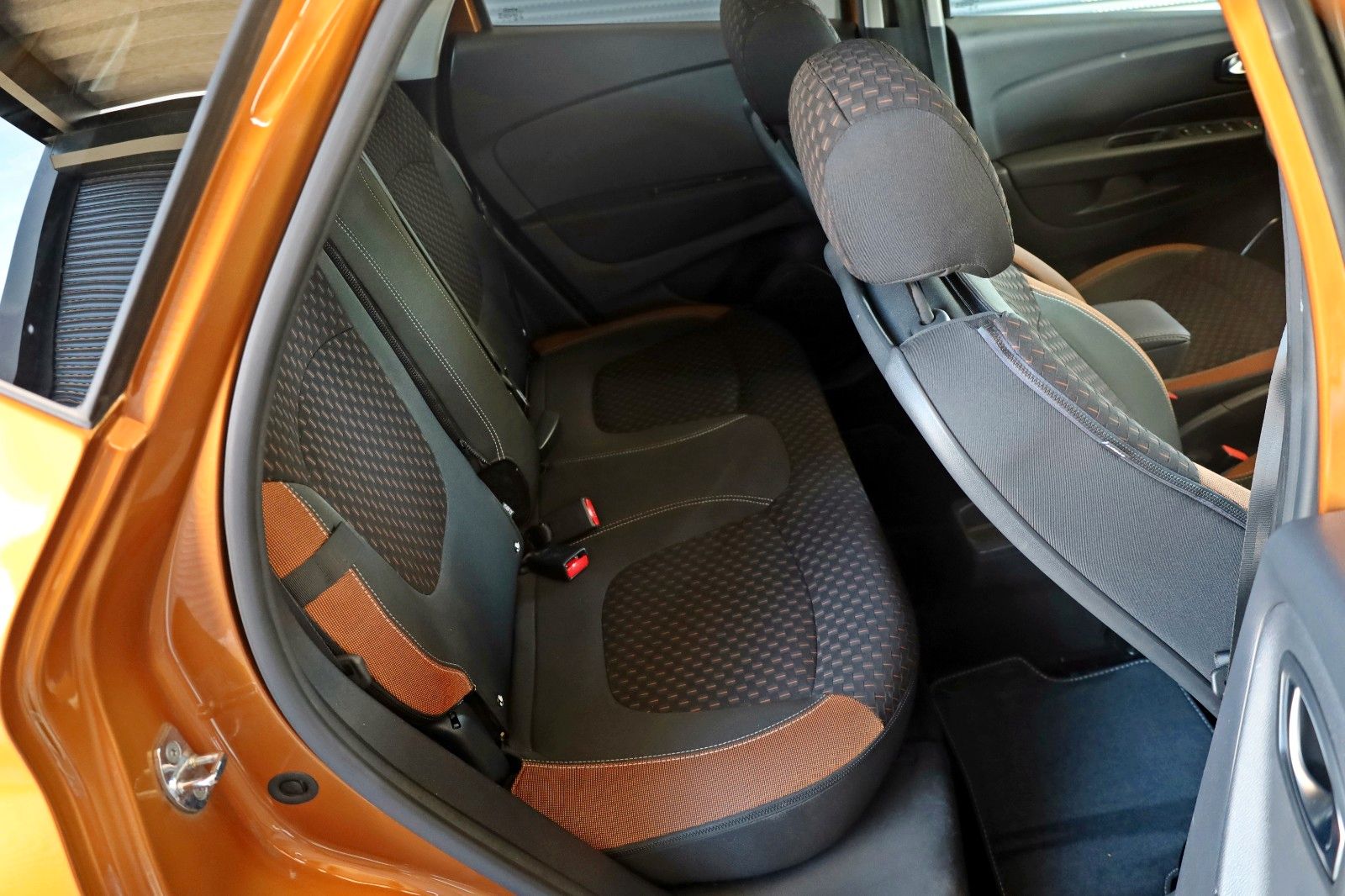 Fahrzeugabbildung Renault Captur Collection Navi,SH,PDC,Kamera