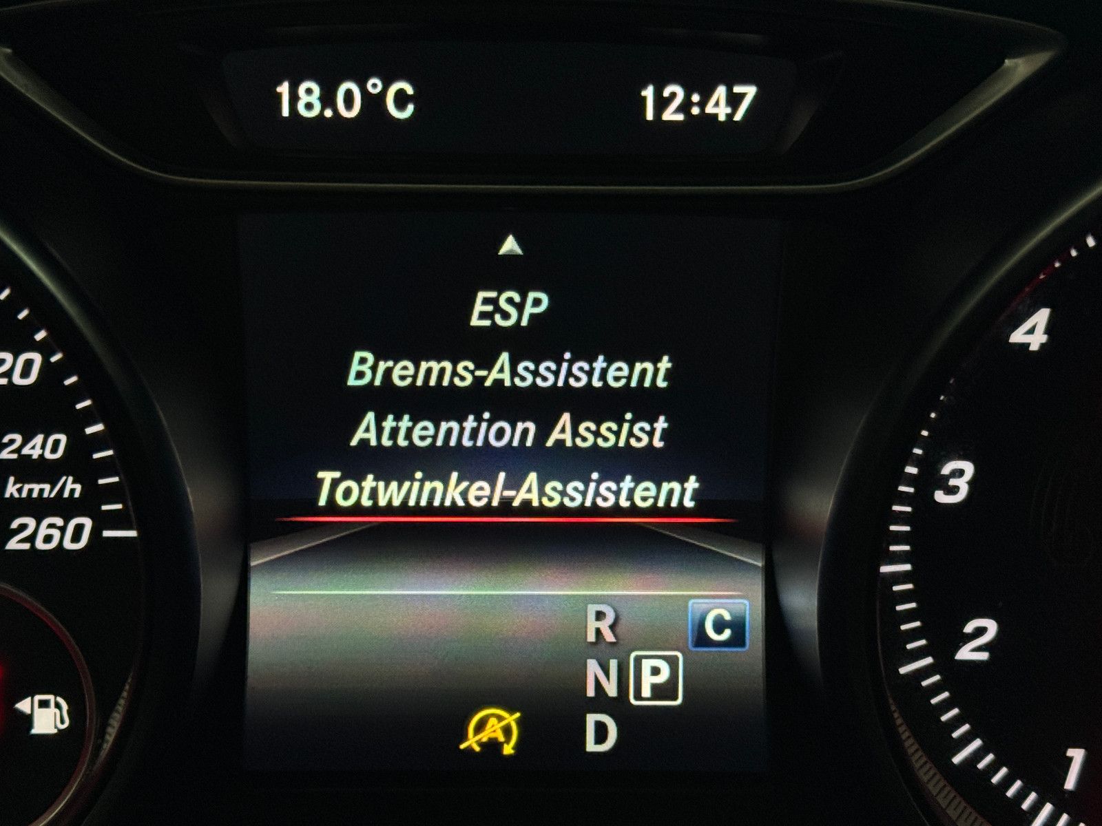 Fahrzeugabbildung Mercedes-Benz GLA 200 7G-DCT SPORTPAKET URBAN NAVI LED KAMERA