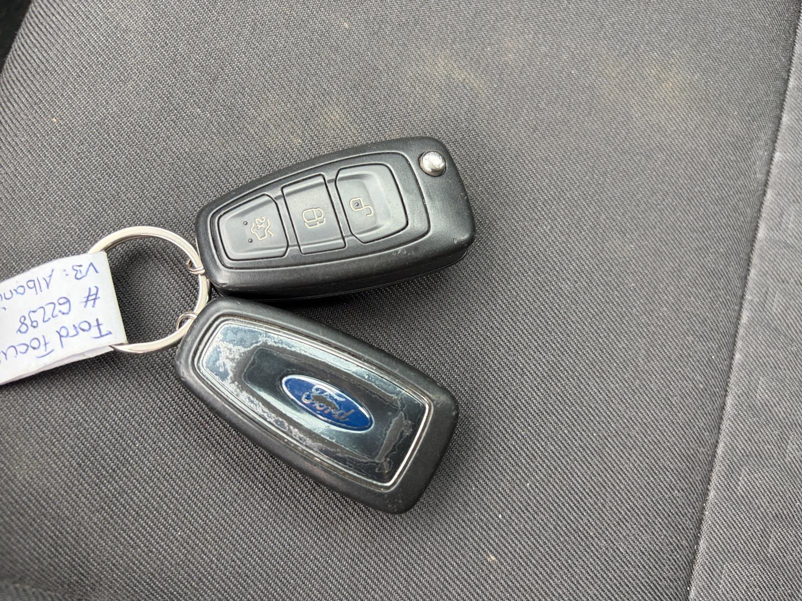 Ford Focus 2013 — photo 34