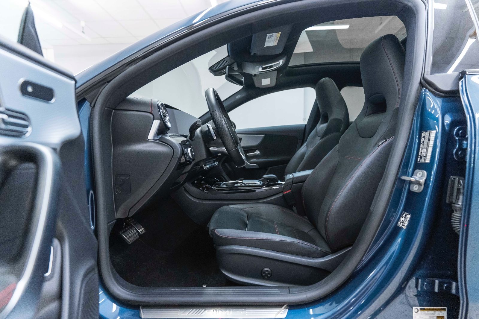 Fahrzeugabbildung Mercedes-Benz CLA 45 AMG 4MATIC 360° LED ALC AMBIENTE SZH NAV