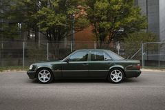 Fahrzeugabbildung Mercedes-Benz E 500 Limited *Oak Green / MB Classic / one-off*