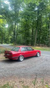 BMW E30 318i Zinnober rot Limousine - BMW 318 aus 1986