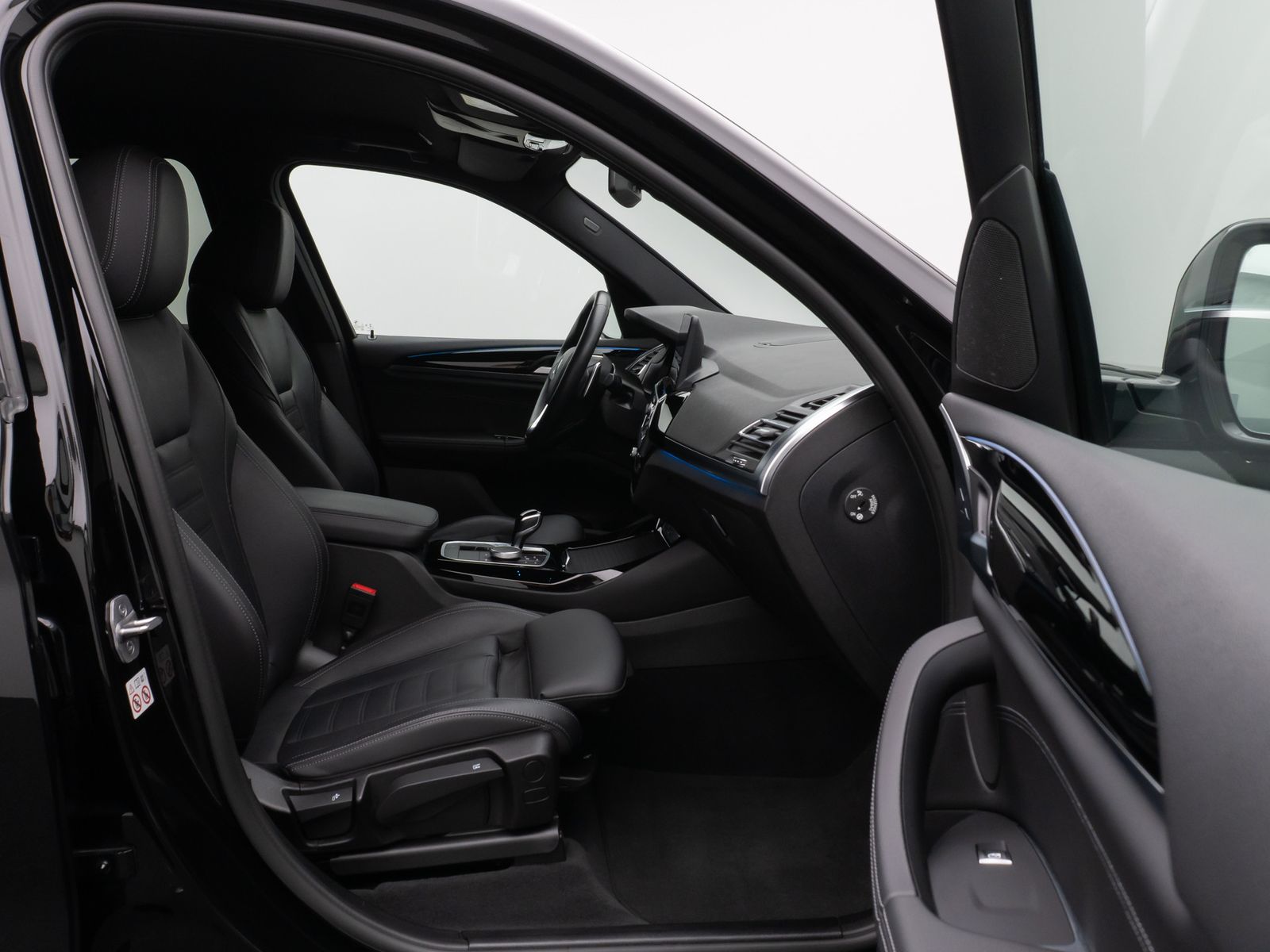 Fahrzeugabbildung BMW X3 xD30e Kamera HUD DAB HiFi Komfort Sport AHK