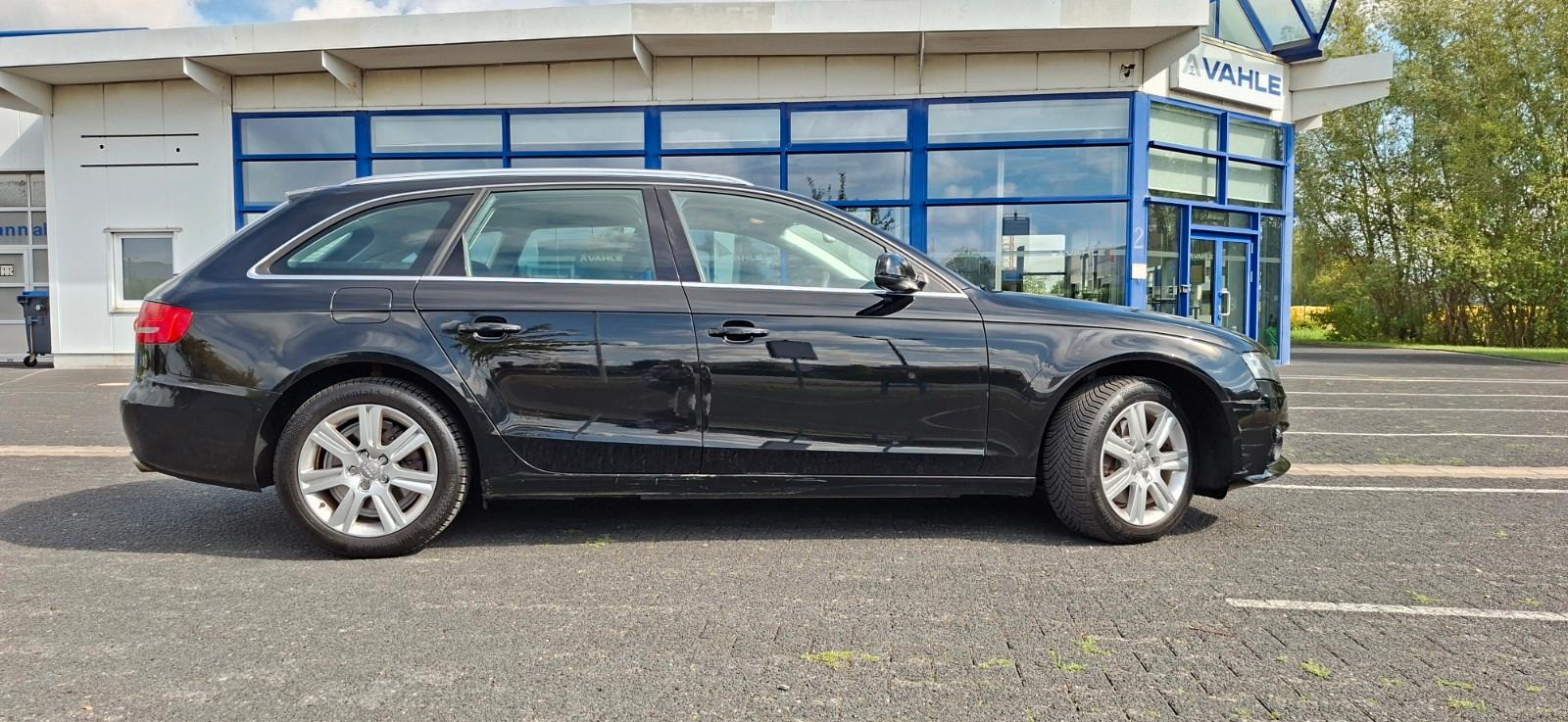 Audi A4 2011 — photo 5