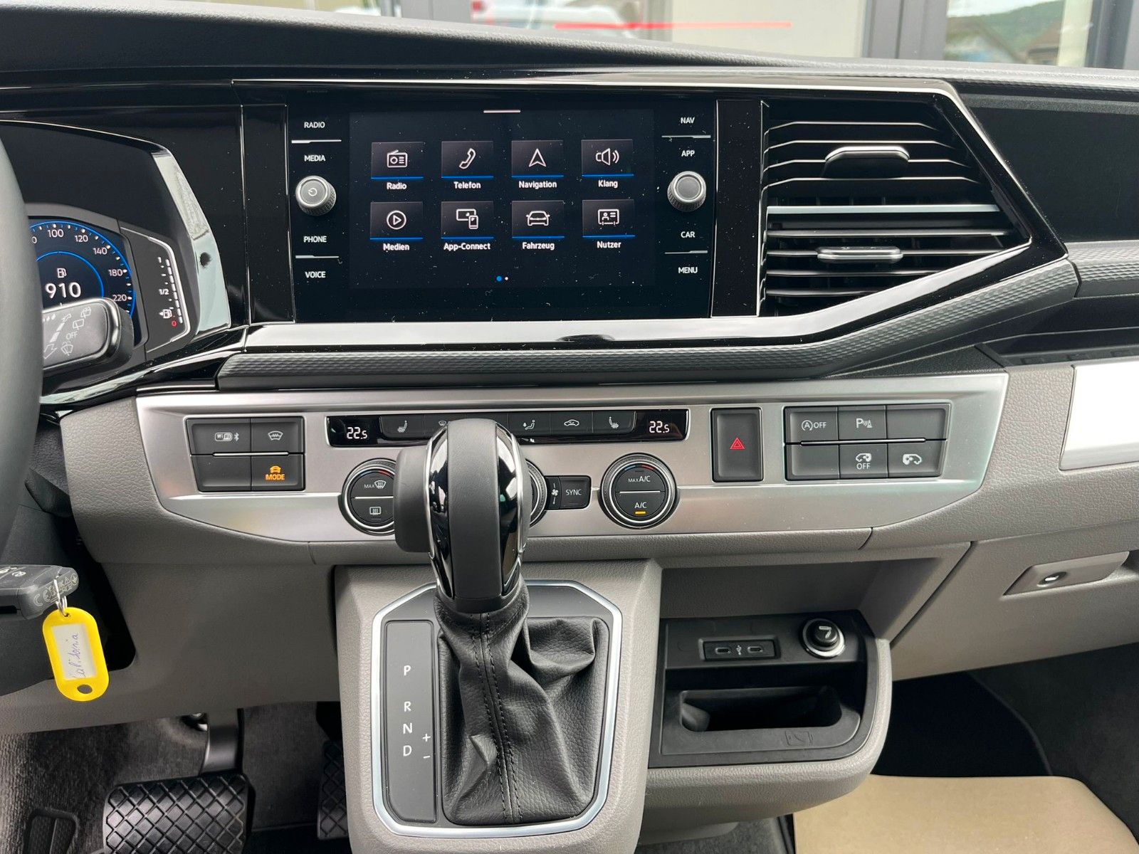 Fahrzeugabbildung Volkswagen T6 California 2.0TDI 4Motion Beach Camper