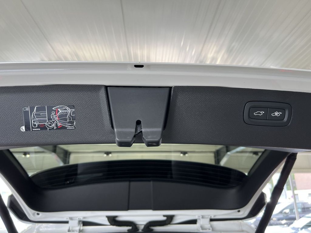 Volvo XC90 T8 Plus Bright Recharge AWD FourC AHK B&W
