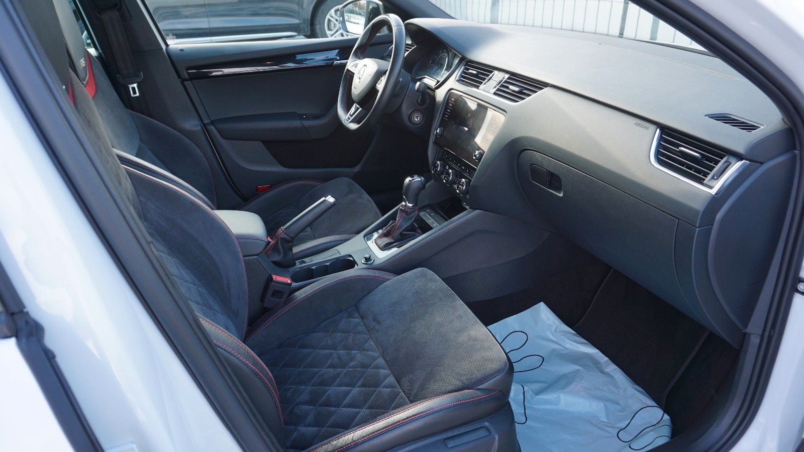 Fahrzeugabbildung SKODA Octavia Combi RS,DSG, Navi,ACC,Memory,LED,+WR