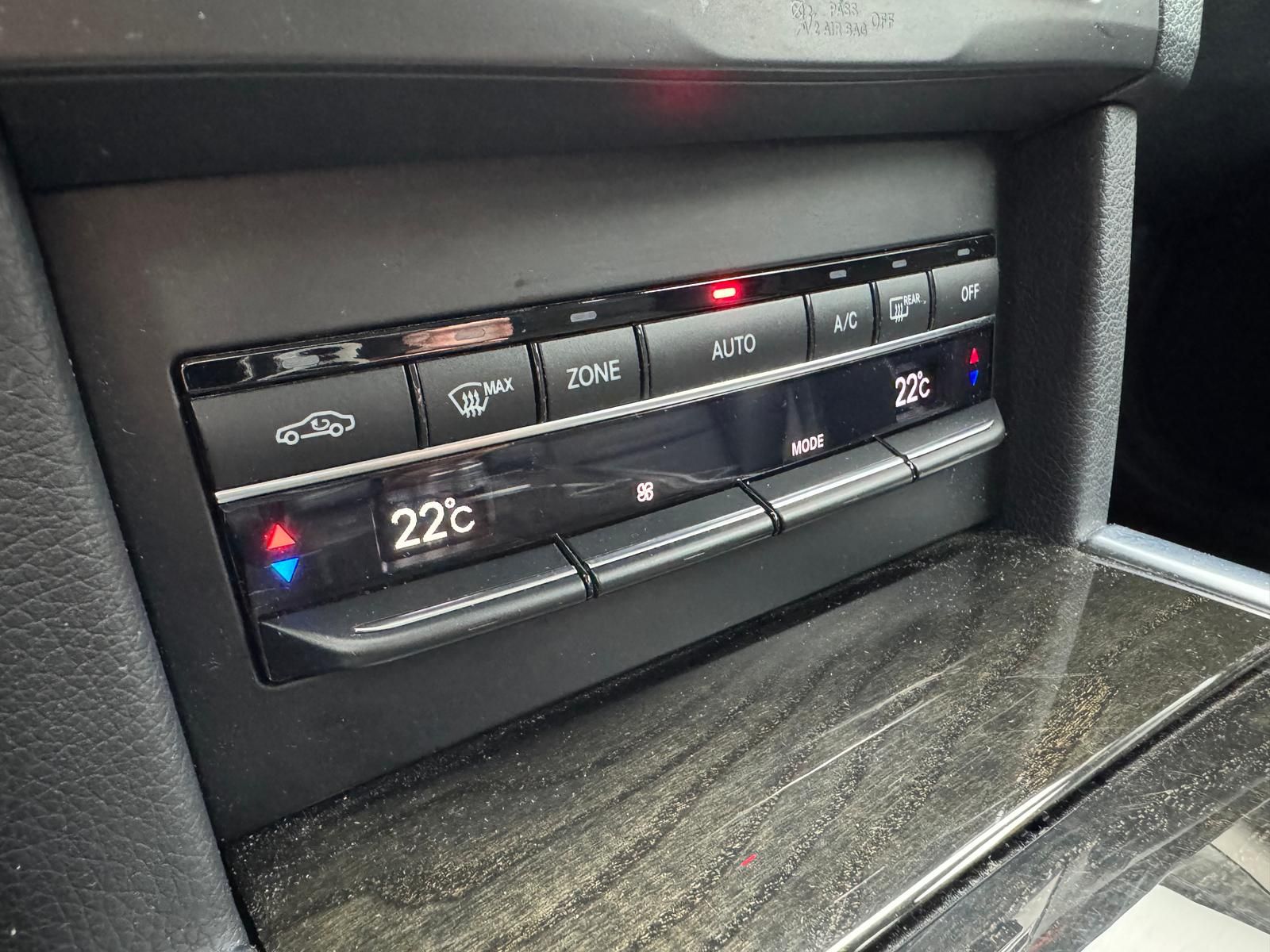 Fahrzeugabbildung Mercedes-Benz E 300 AMG V6 3.5L/PANO/HARMAN&KARDON/AHK/ILS/LED