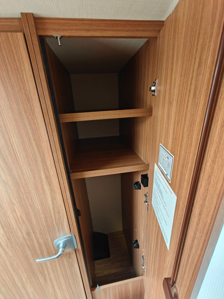 Fahrzeugabbildung Carado T-334 - Hubbett, SAT, TV, Navi, Markise -