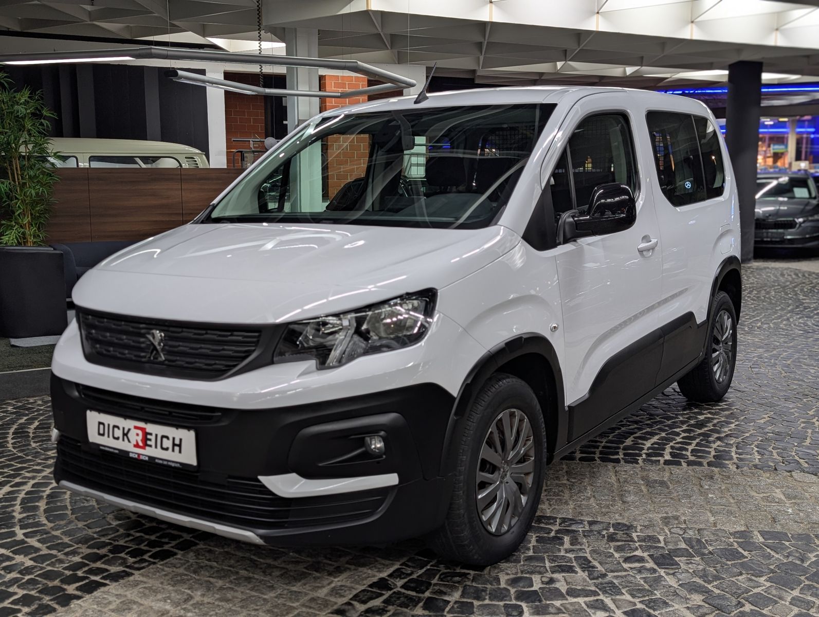 Fahrzeugabbildung Peugeot Rifter L1 Active BlueHDI TEMP PDC KLIMA BLUETOOT