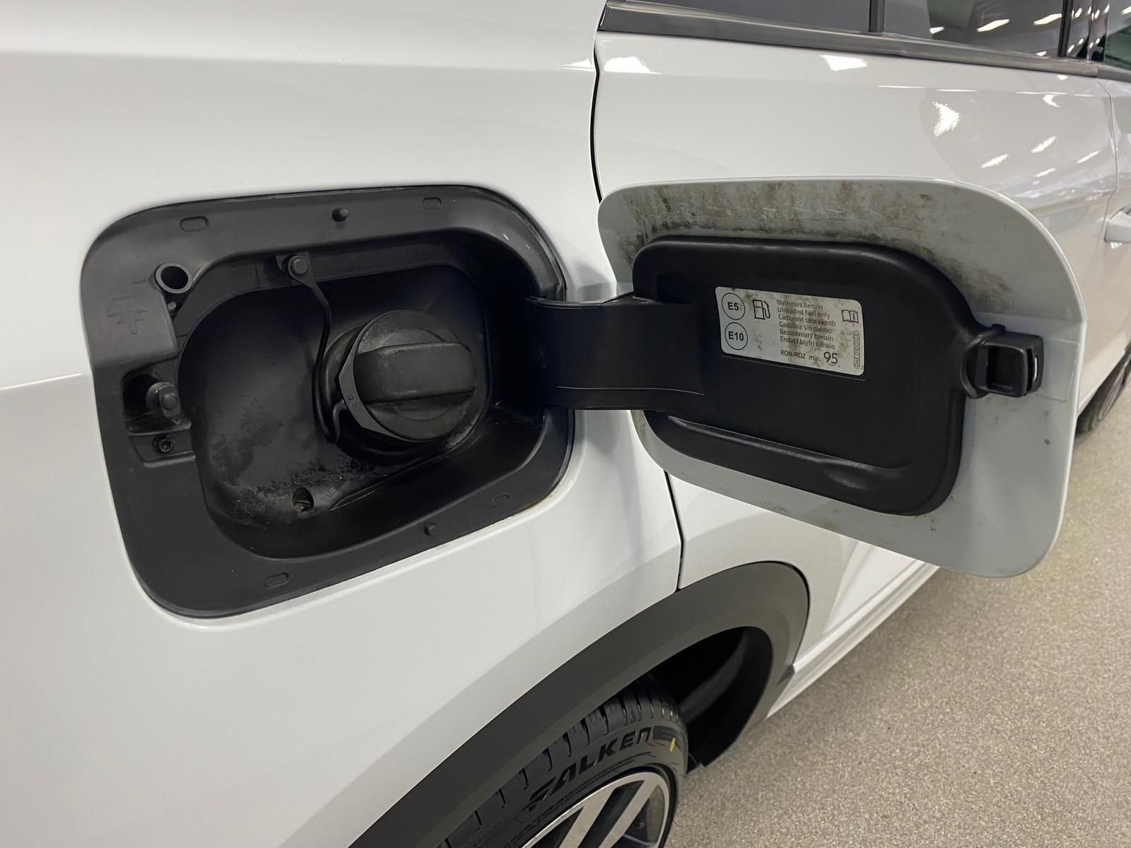 Fahrzeugabbildung Volkswagen T-Roc 1.5 TSI DSG SPORT R-LINE+ACC+AHK+ALLWETTER