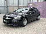 Mercedes-Benz A 160 Navigation Sitzheiz. Park-Assist Tempomat - Mercedes-Benz A 160: Limousine