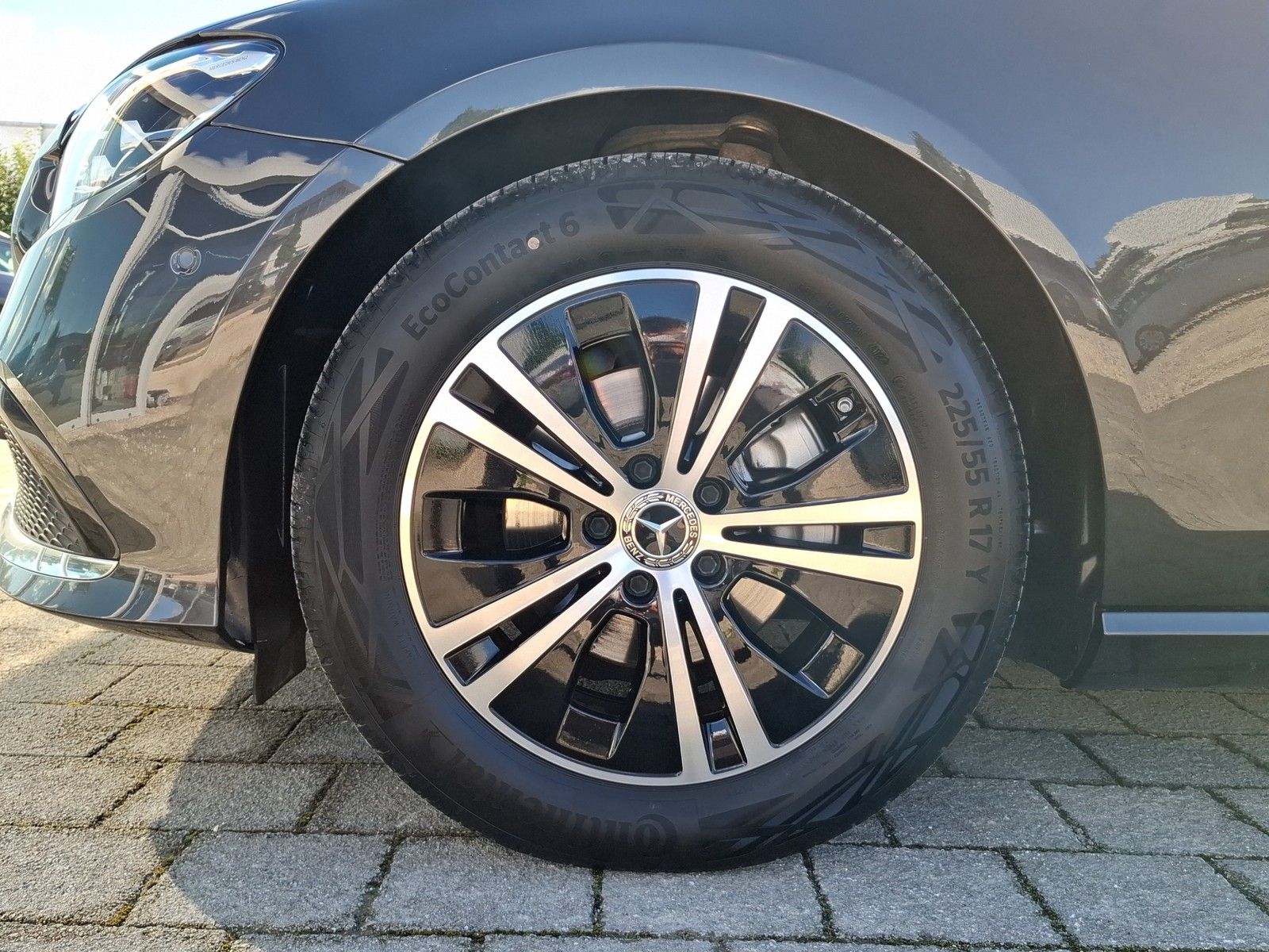 MERCEDES-BENZ E 220 d T Avantgarde AUTOMATIK / LED / AHK / NAV - Image 17
