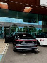 Audi Q8 e-tron 50 2 x S line all black Edition  - Audi Q8 e-tron Gebrauchtwagen