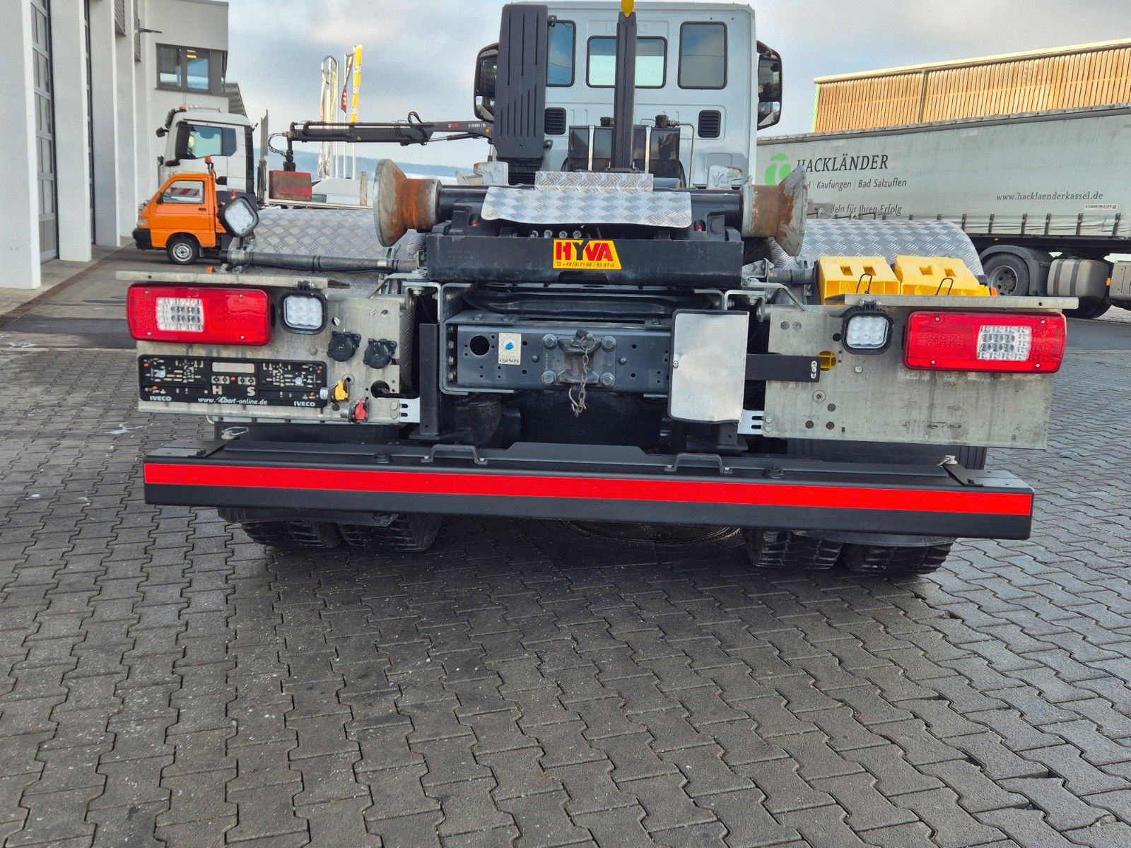 Fahrzeugabbildung Iveco X-Way 480 8x4 Abrollkipper