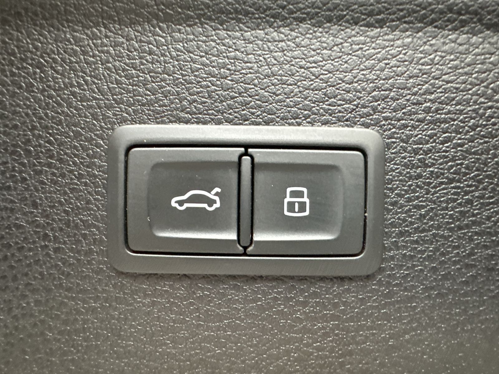 Fahrzeugabbildung Audi Q5 50 TFSI e Quattro NAV+LED+KAM+V-COCK+TEMPOMAT