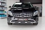 Mercedes-Benz GLA 200 - Mercedes-Benz: Schwarz