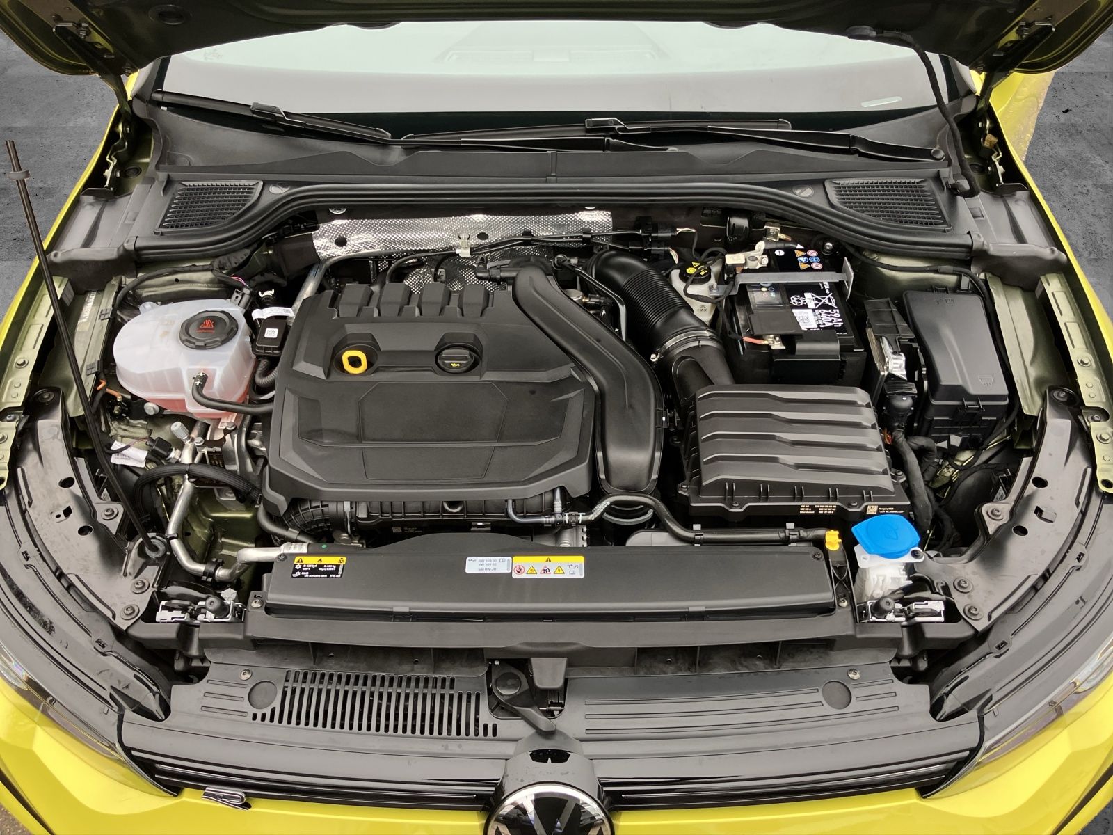 Fahrzeugabbildung Volkswagen Golf VIII 1.5 TSI R-Line DSG LED+ ACC RFK NAVI T