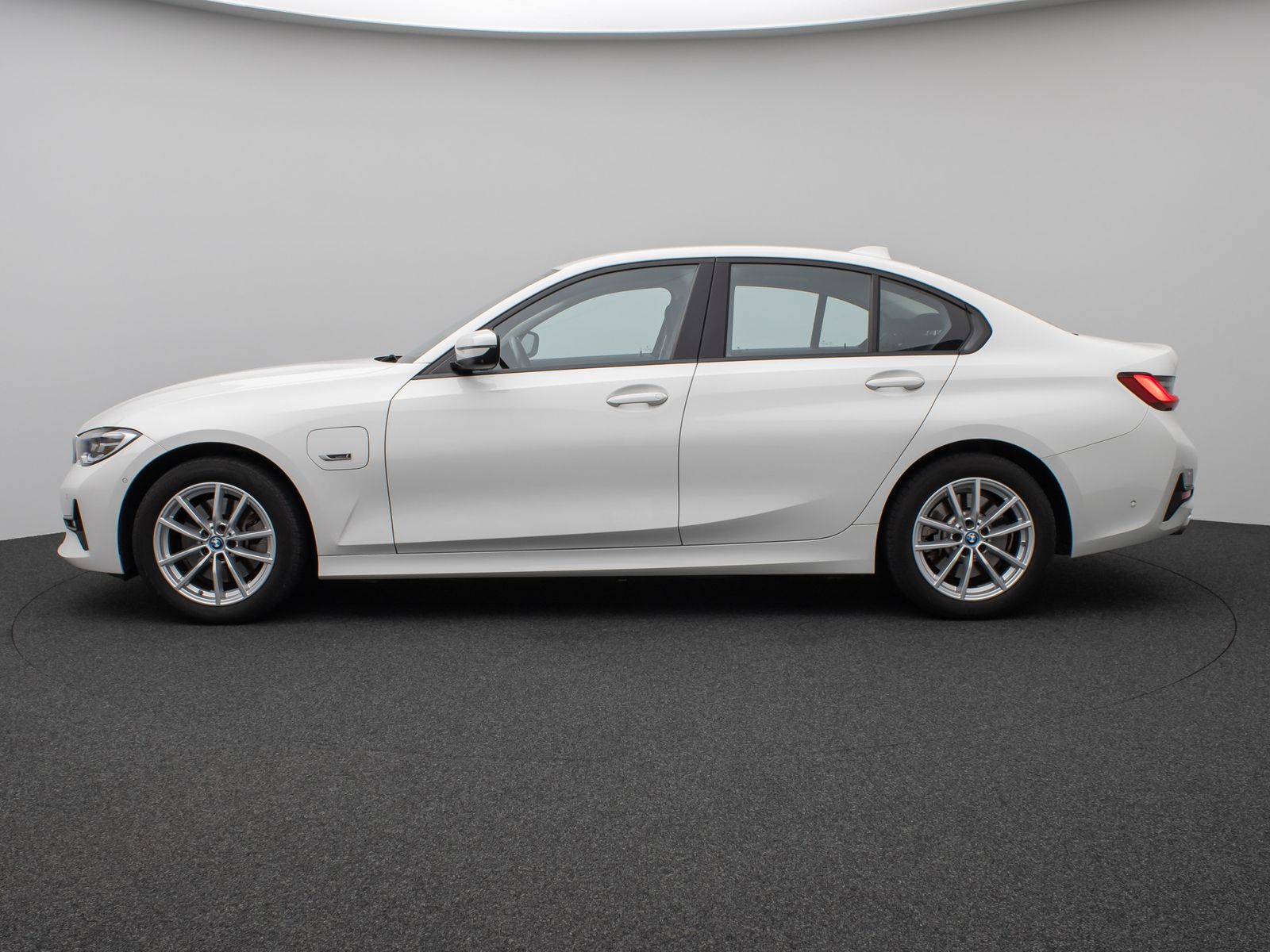 Fahrzeugabbildung BMW 320e 360°DAB WLAN CockPiPro DrivAssis LED Alarm