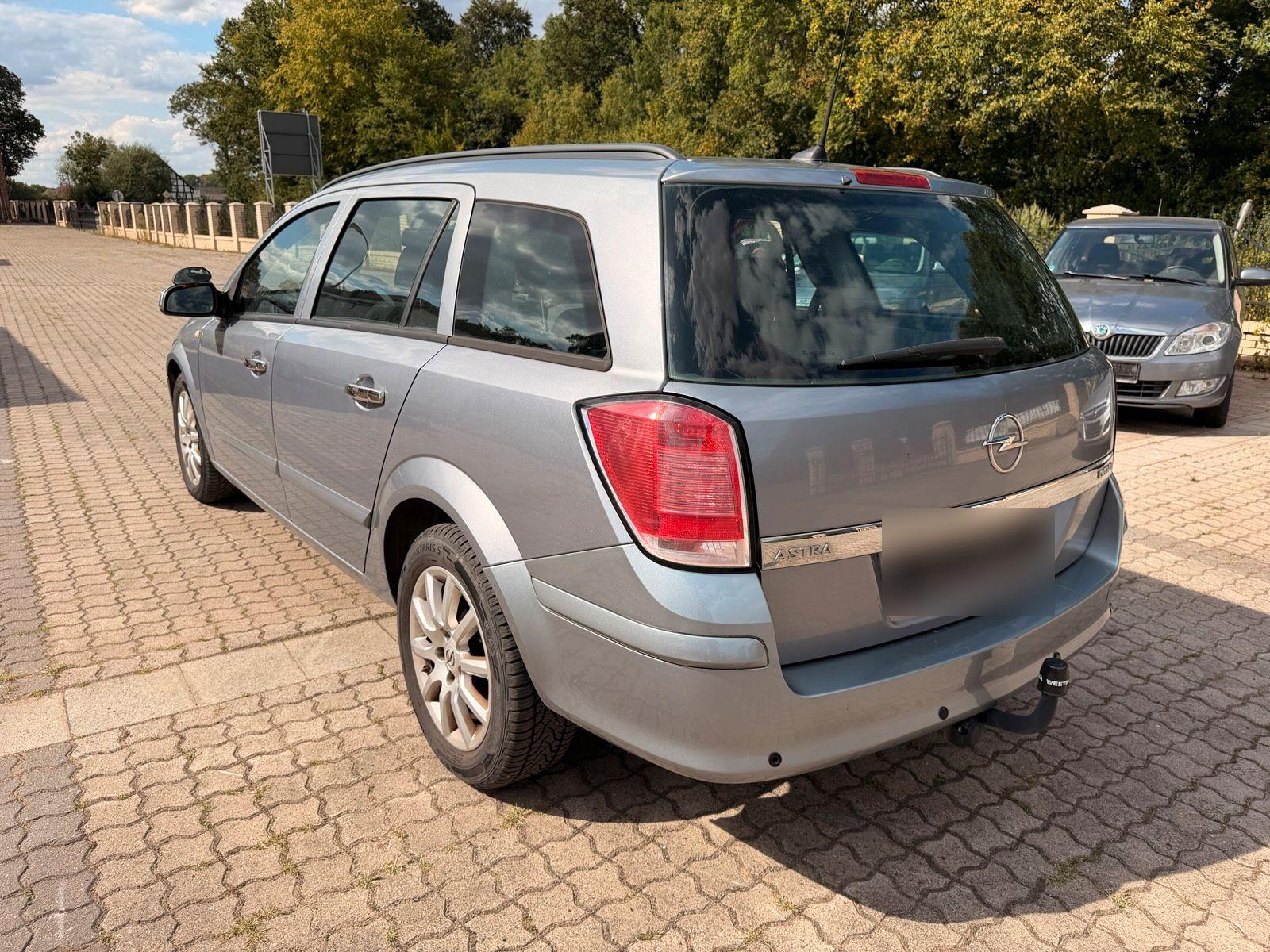 Opel Astra 2007 — interior