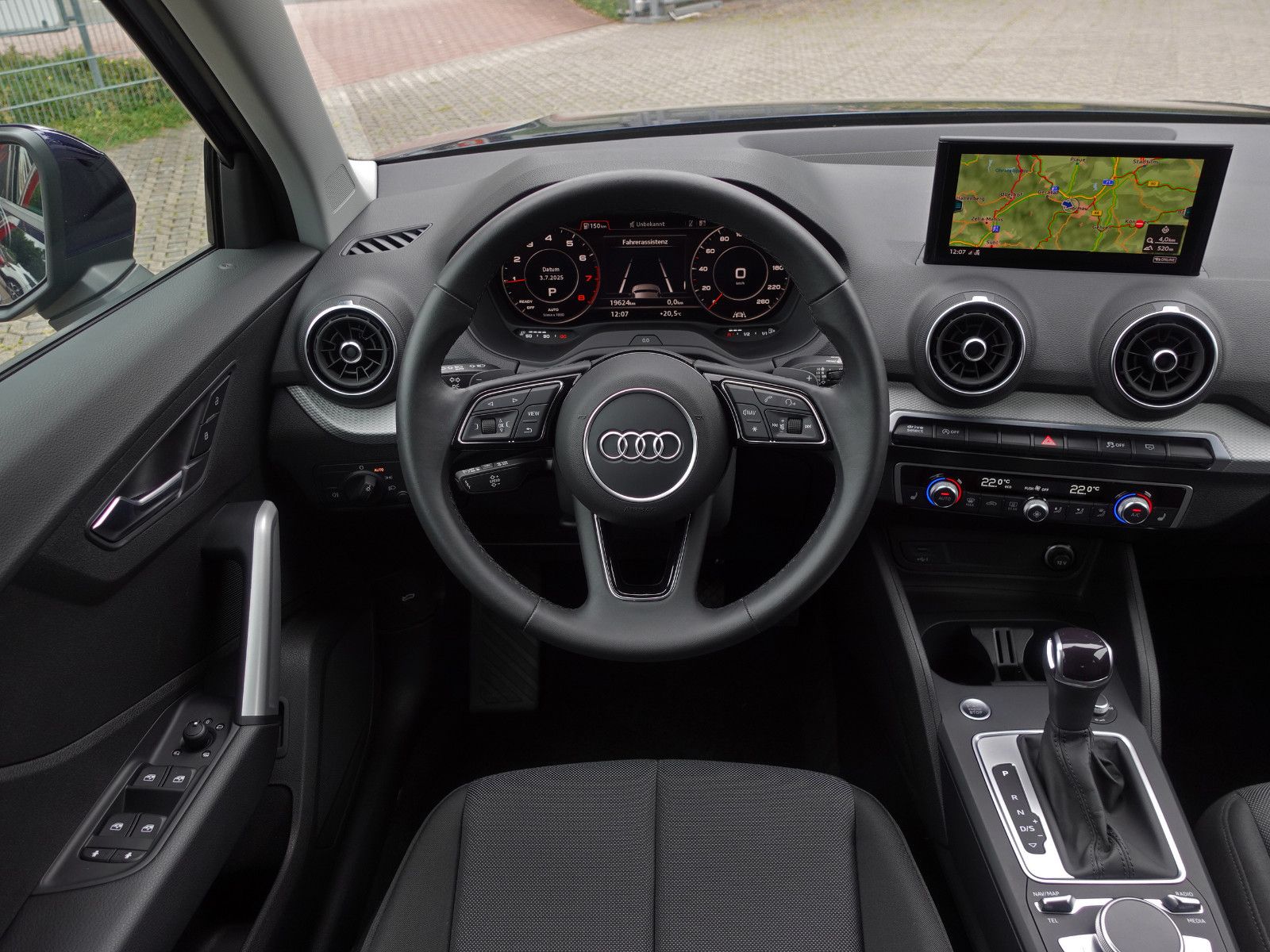 Fahrzeugabbildung Audi Q2 35 TFSI S tronic advanced Navi AHK Garantie