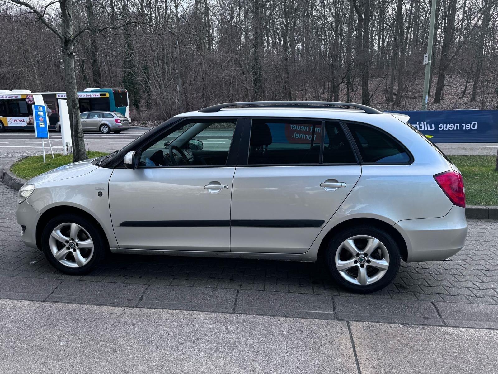 Skoda Fabia 2013 — rear view