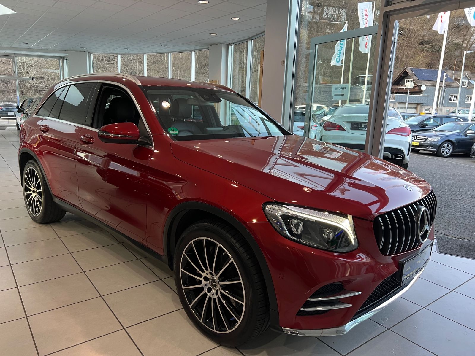 Fahrzeugabbildung Mercedes-Benz GLC 250 d 4Matic AMG LINE *DESIGNO-LACK*