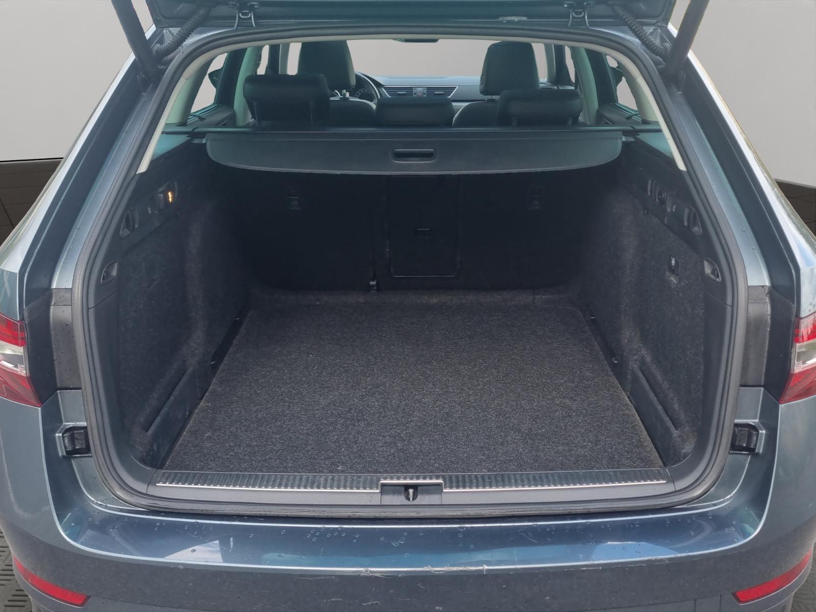 SKODA SUPERB COMBI 1.4 TSI 150ch STYLE BVM Toit ouvrant pano Sièges sport chauffants Historique présent - 1ERE MAIN