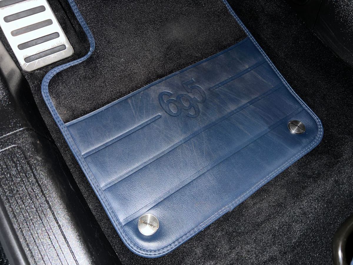 Fahrzeugabbildung Abarth 695 Rivale 175th Anniversary CARBON AKRAPOVIC