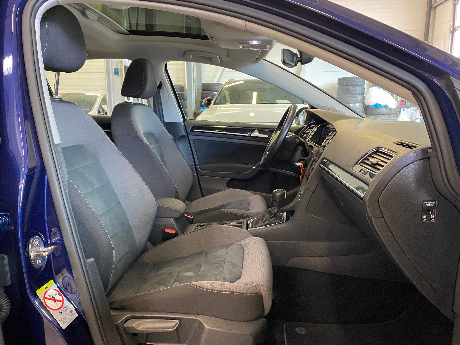 Fahrzeugabbildung Volkswagen Golf VII Lim. Highline DSG ACC Navi Pano Kam LED