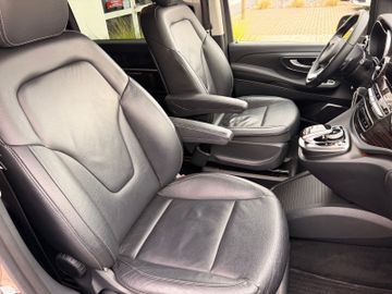 Mercedes V 220 - 9