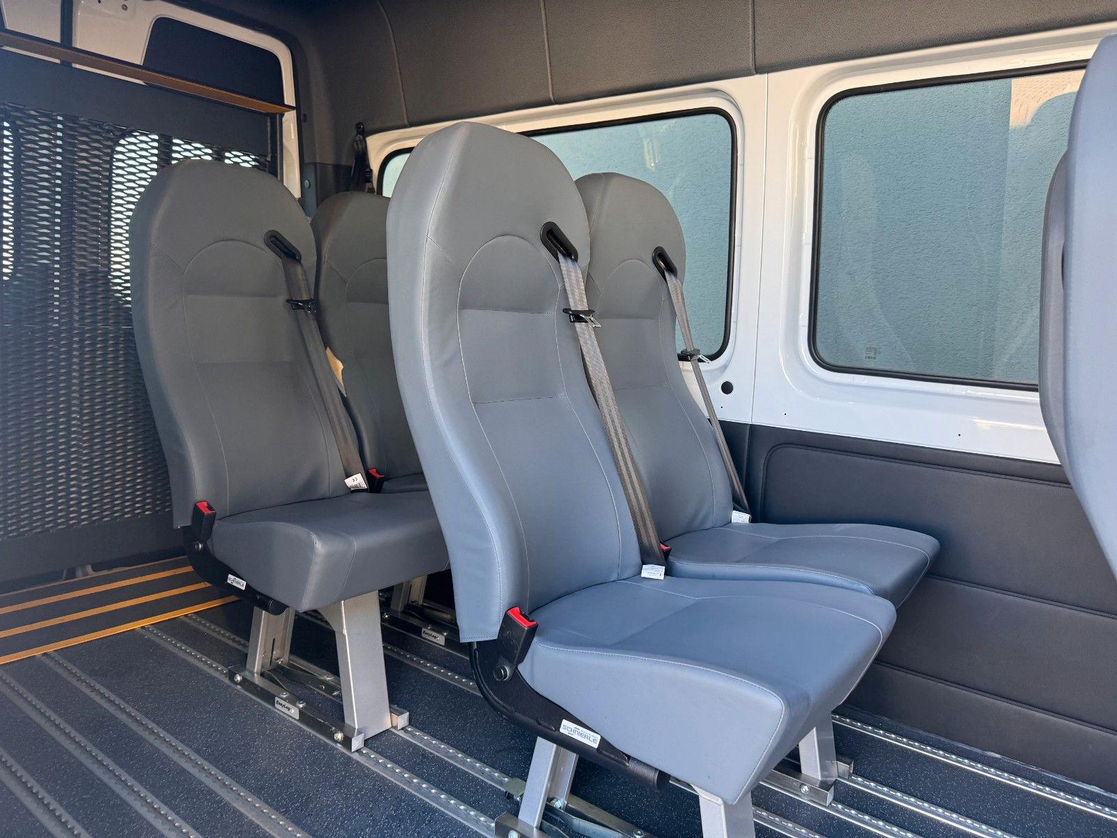 Fahrzeugabbildung Mercedes-Benz Sprinter 317 CDI Rollstuhl/Behinderten Lift