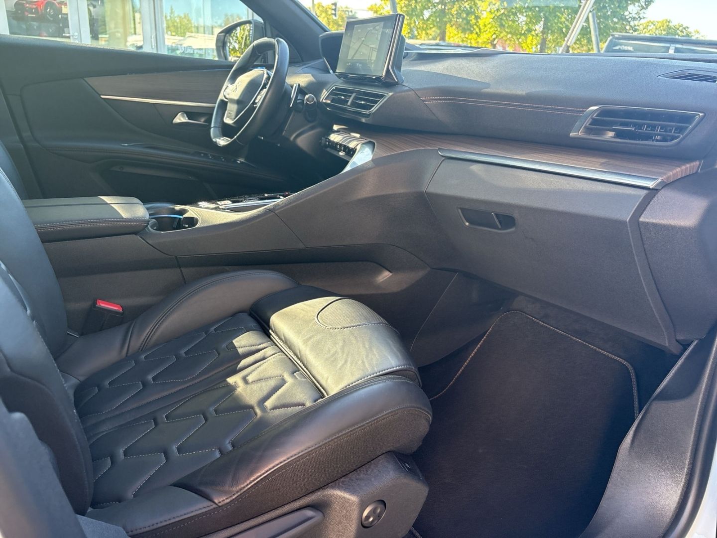 Fahrzeugabbildung Peugeot 3008 GT BlueHDi 130 EAT8 El. Panodach Navi Leder