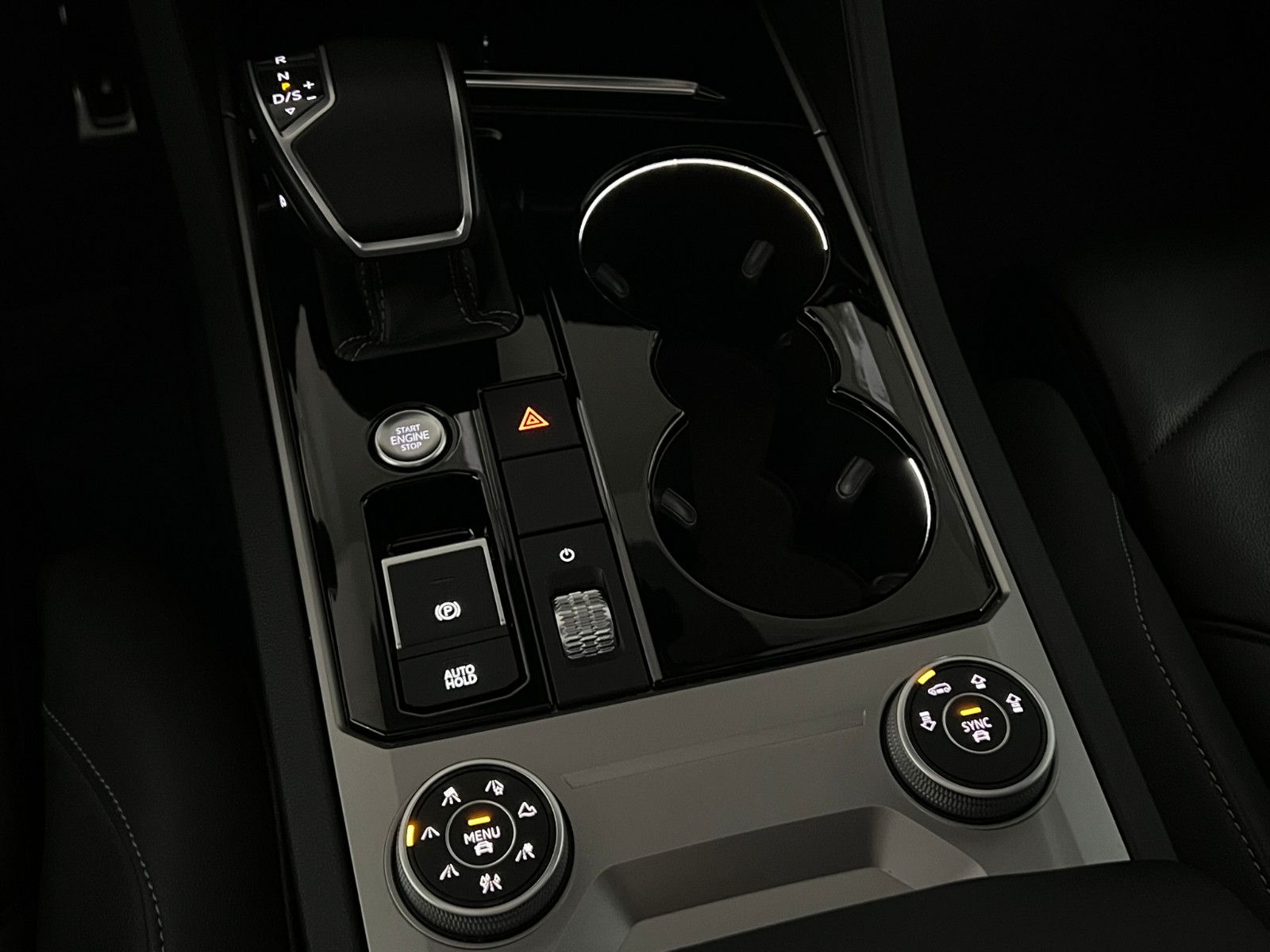 Fahrzeugabbildung Volkswagen Touareg R-Line 4Motion/PANO/AHK/MATRIX/BLACK OP.