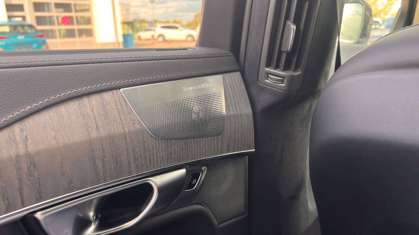 Fahrzeugabbildung Volvo B5D AWD Ultimate Bright *MASS*B&W*LUFT*HUD*AHK